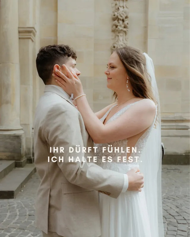 Ihr dürft fühlen. Ich halte es fest.

Ihr müsst nicht performen. Nicht posen. Nicht performen.
 Eure Liebe zeigt sich in einem Blick. In einer Berührung. Im dem Lächeln vor dem Ja.

Ich sehe das, was zwischen euch lebt – und bewahre es in Bildern, die sich echt anfühlen. Für euch. Für immer.

#hochzeitsfotografie #echtemomente #hochzeitsbilder #hochzeit2025 #lovecaptured  #freietrauung #hochzeitsplanung #hochzeitspaar #hochzeitmünster #hochzeitdülmen #hochzeitnrw
